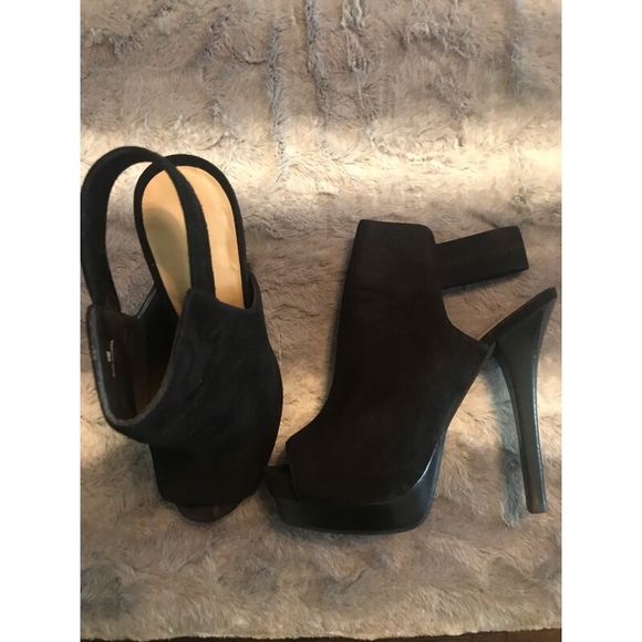 Pelle Moda Gwen Bootie - Picture 2 of 3